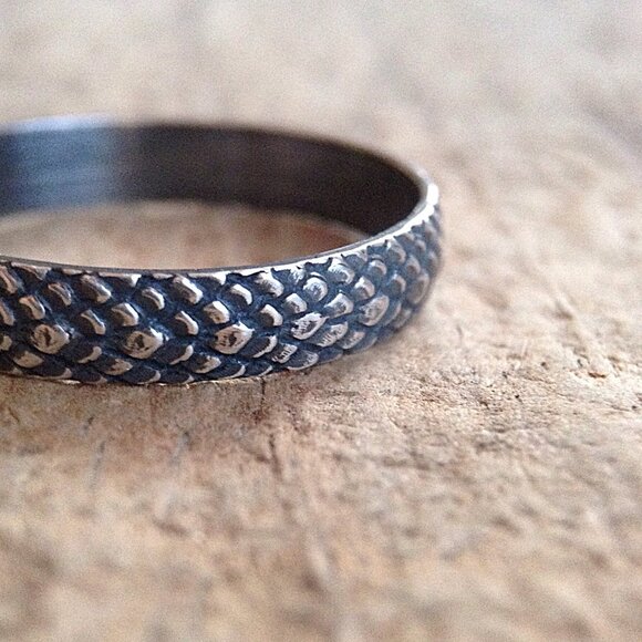 Oxidized Sterling Silver Mermaid Scales Ring - Size 8 - Picture 4 of 6